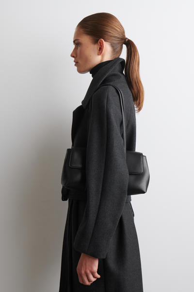 COS ヌーボー ショルダーバッグ - レザー