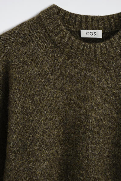 COS オーバーサイズ アルパカブレンド クルーネックセーター