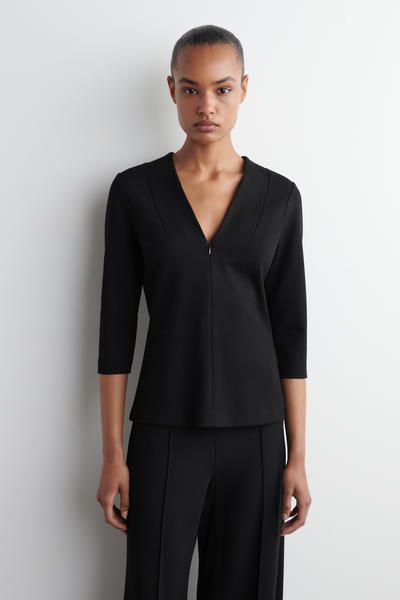 COS ジャージーVネックトップ