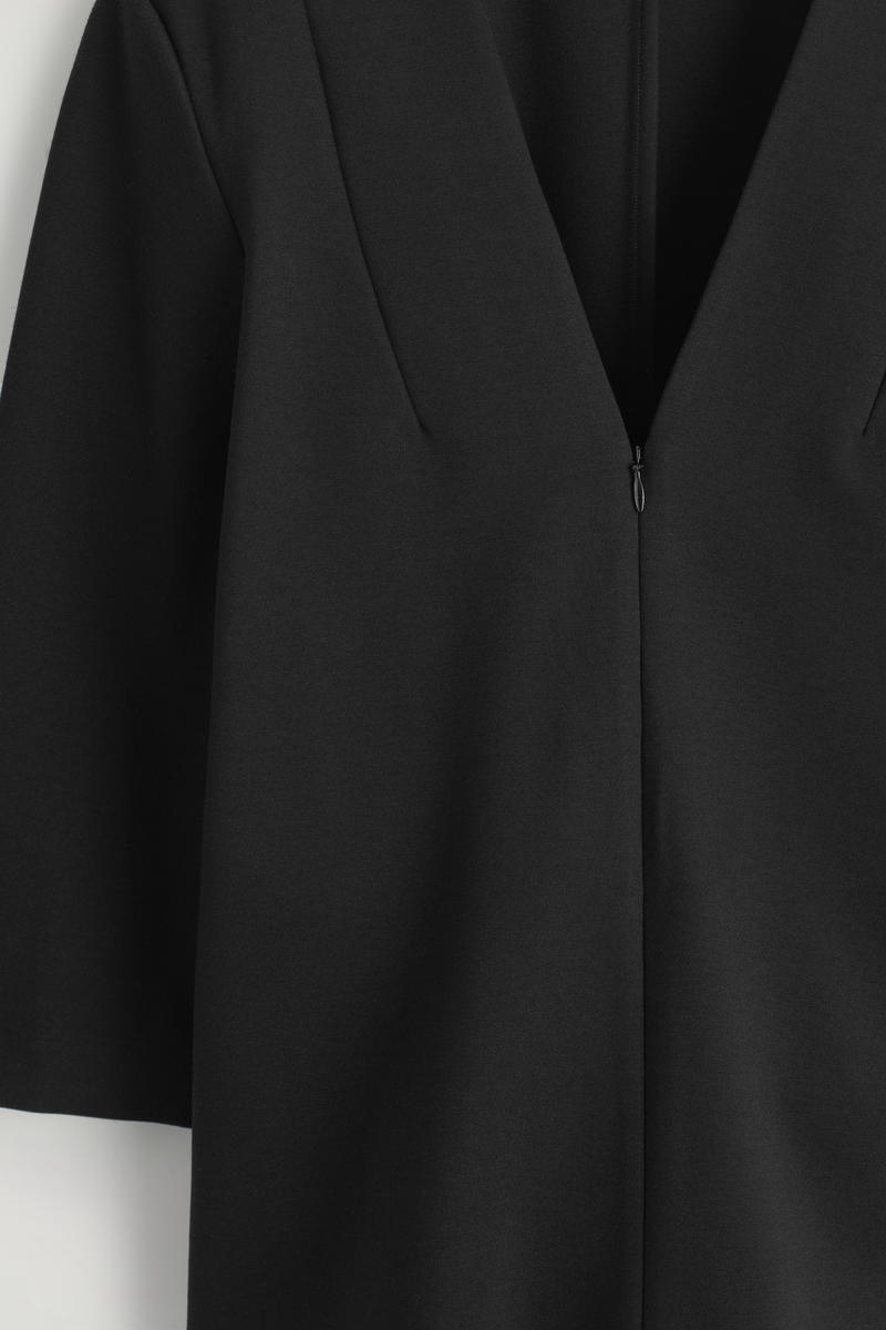 COS ジャージーVネックトップ