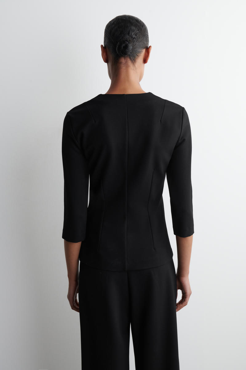 COS ジャージーVネックトップ