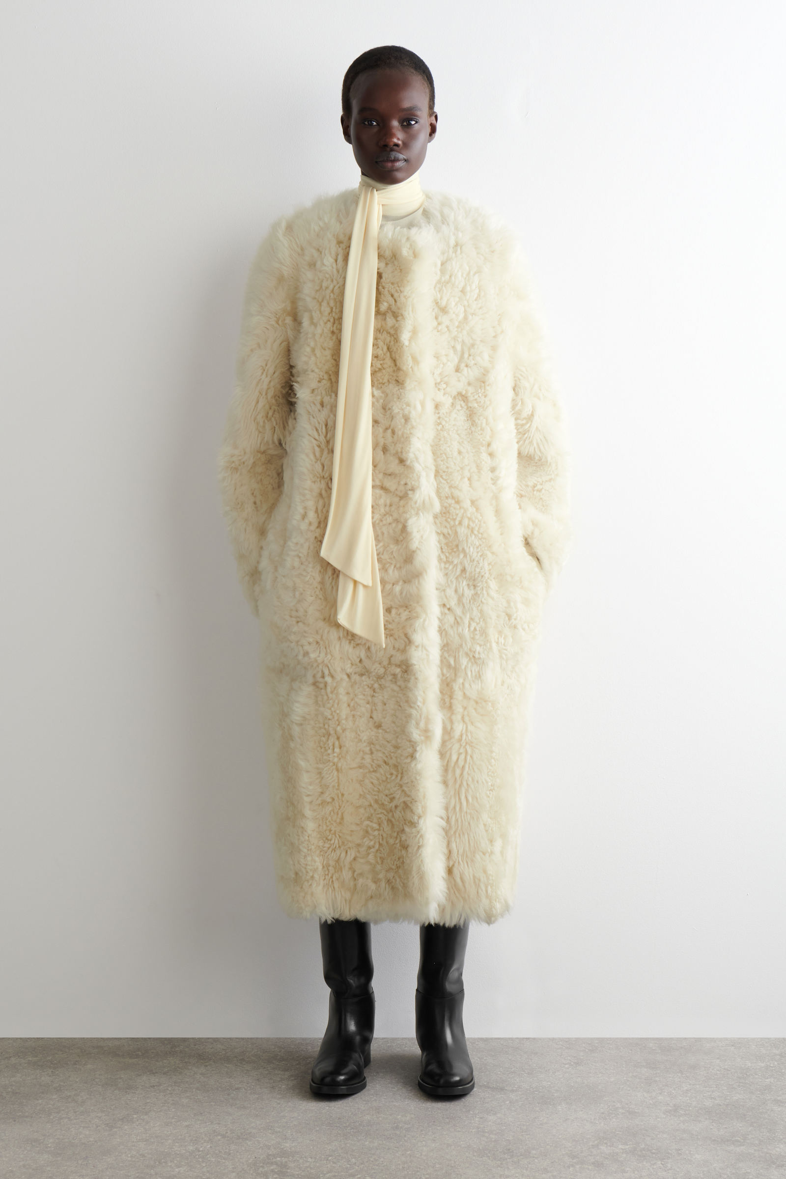 COLLARLESS SHEARLING COAT シアリングジャケット｜COS コス