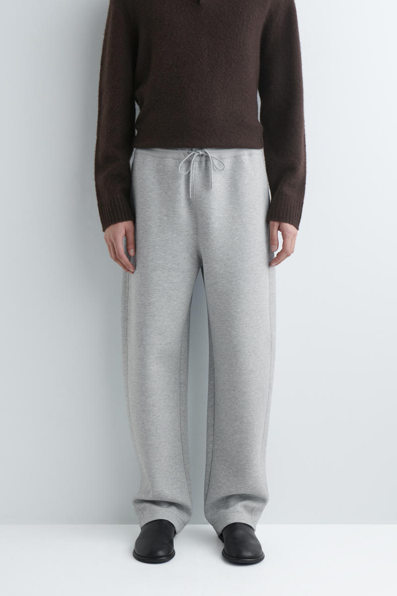 COS スキューバ バレルレッグ ジョガーパンツ