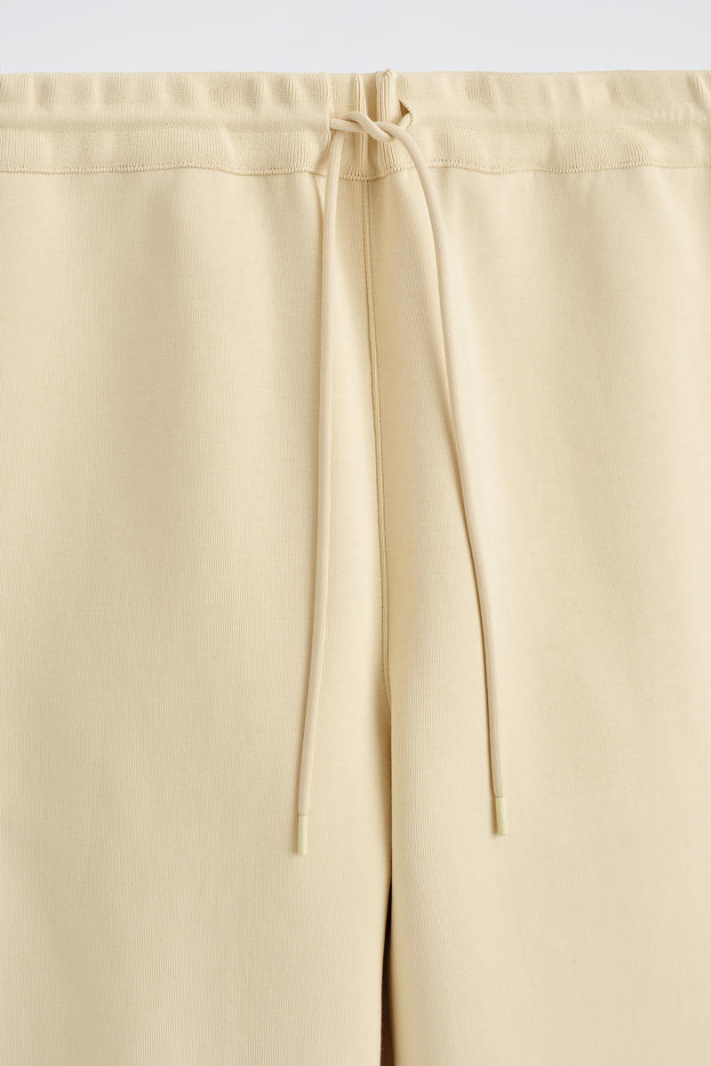 COS スキューババレルレッグジョガーパンツ