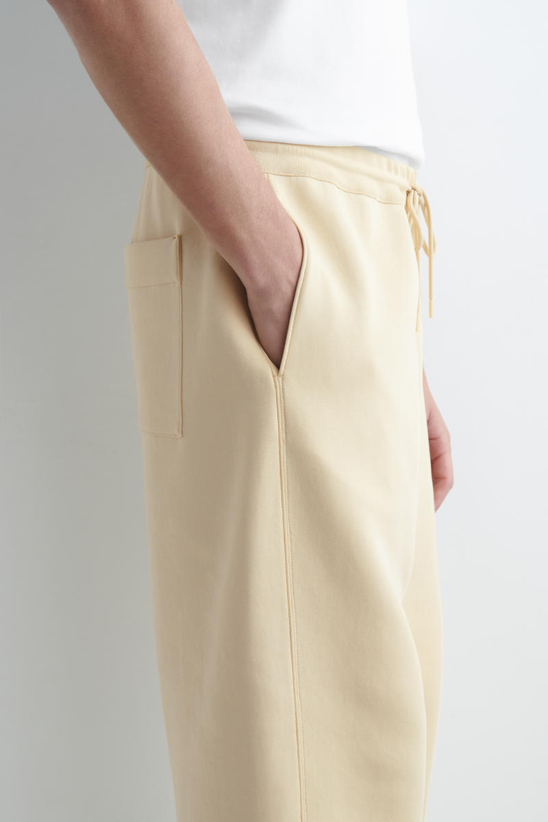 COS スキューババレルレッグジョガーパンツ