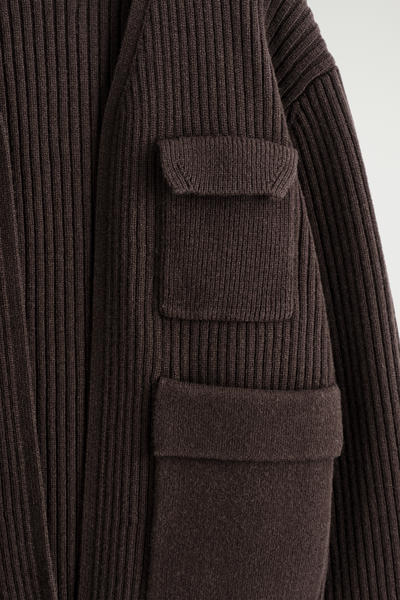 COS リブ編みメリノウールユーティリティカーディガン