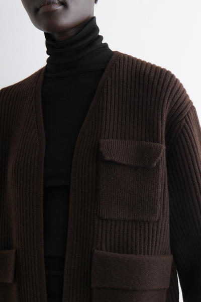 COS リブ編みメリノウールユーティリティカーディガン