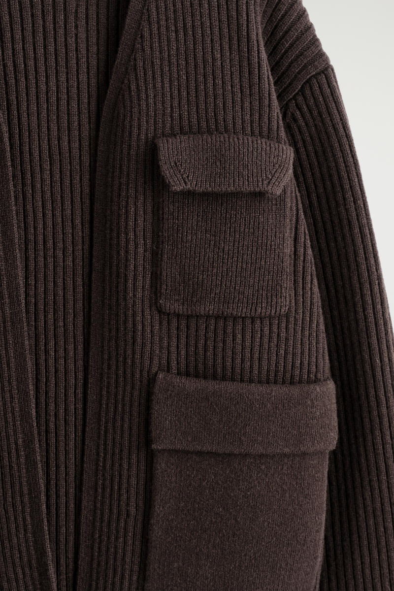 COS リブ編みメリノウールユーティリティカーディガン