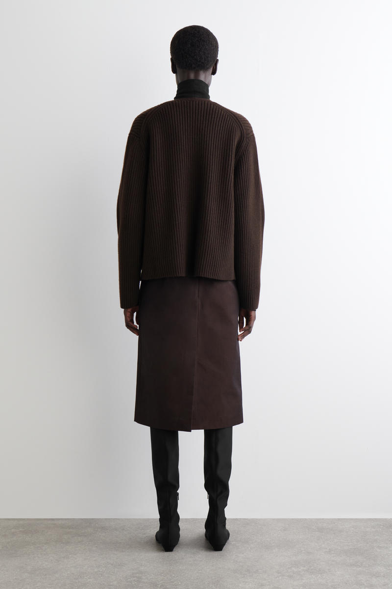 COS リブ編みメリノウールユーティリティカーディガン