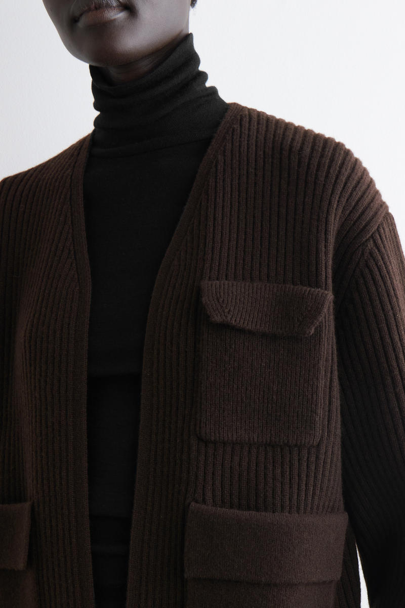 COS リブ編みメリノウールユーティリティカーディガン