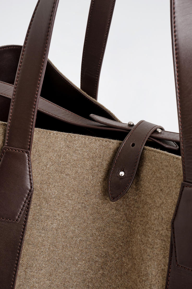 COS ウールウィークエンドオーバーサイズトートバッグ