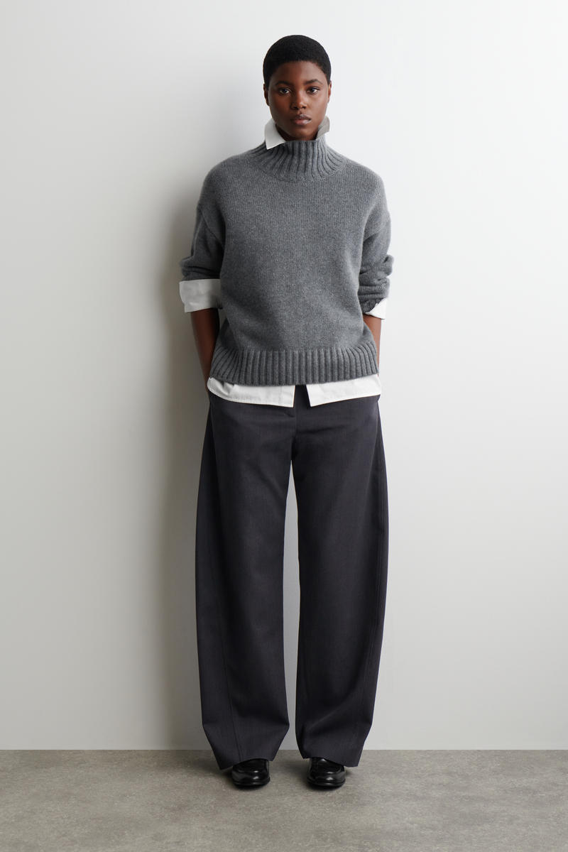 WOOL-BLEND BARREL-LEG TROUSERS ウールブレンドバレルレッグ