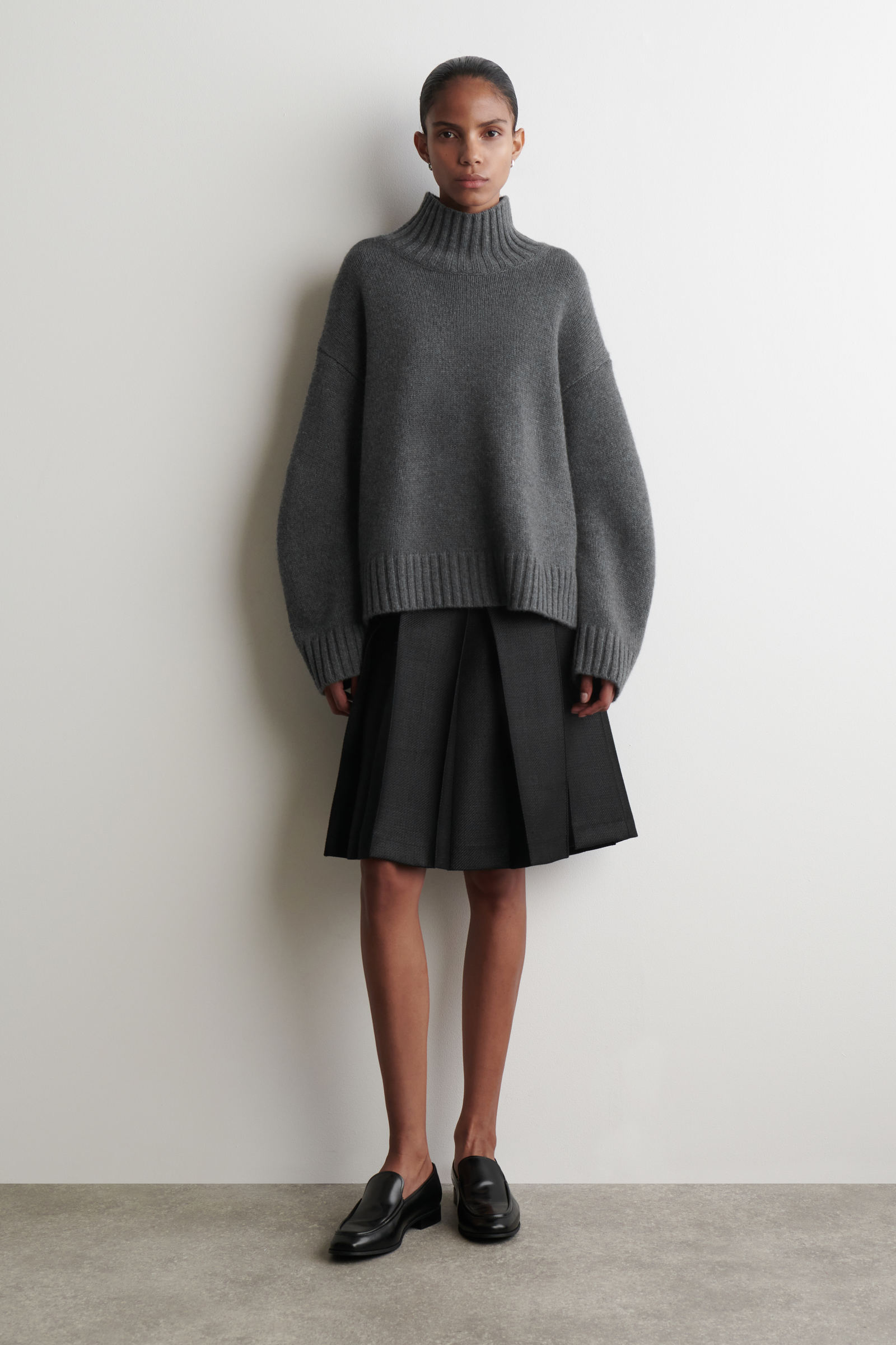 PLEATED WOOL-BLEND SKIRT プリーツ入り ウール混スカート ブラック