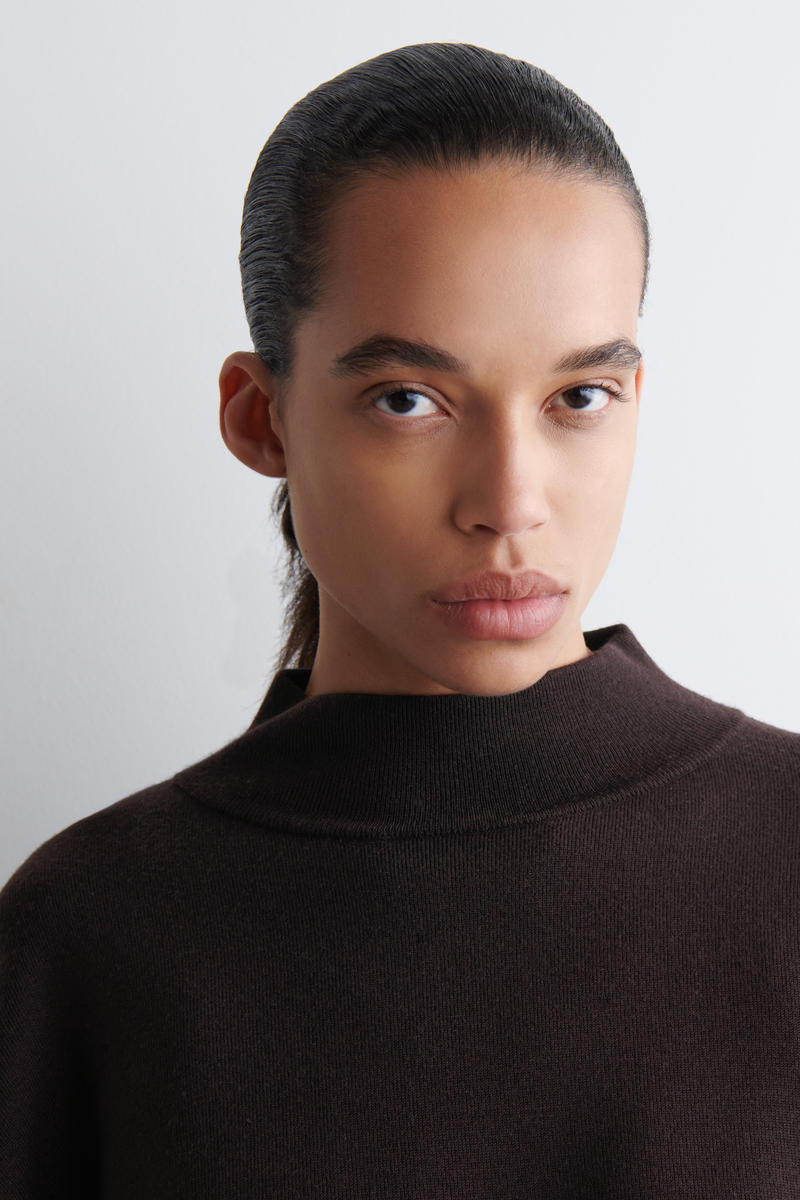 COS アシンメトリーダブルニットウールケープ