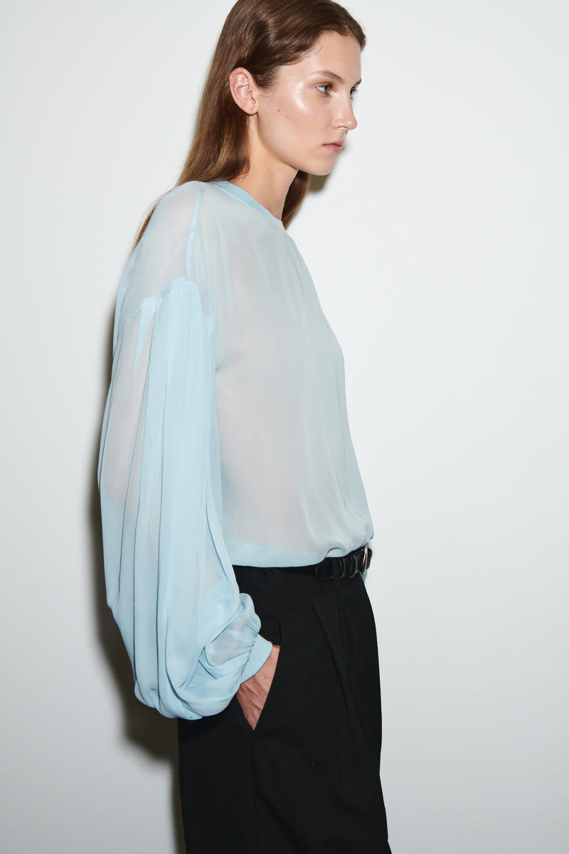 COS シアーバルーンスリーブブラウス