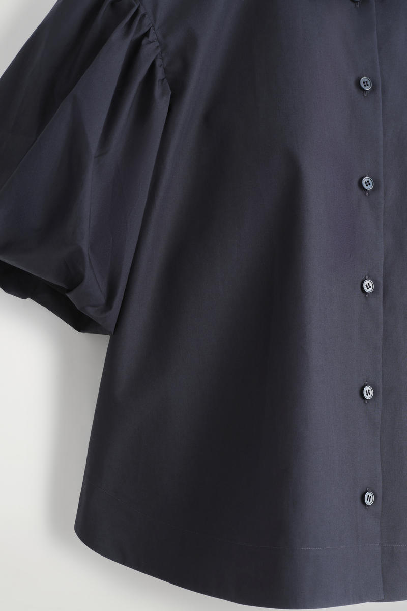 COS パフスリーブコットンシャツ