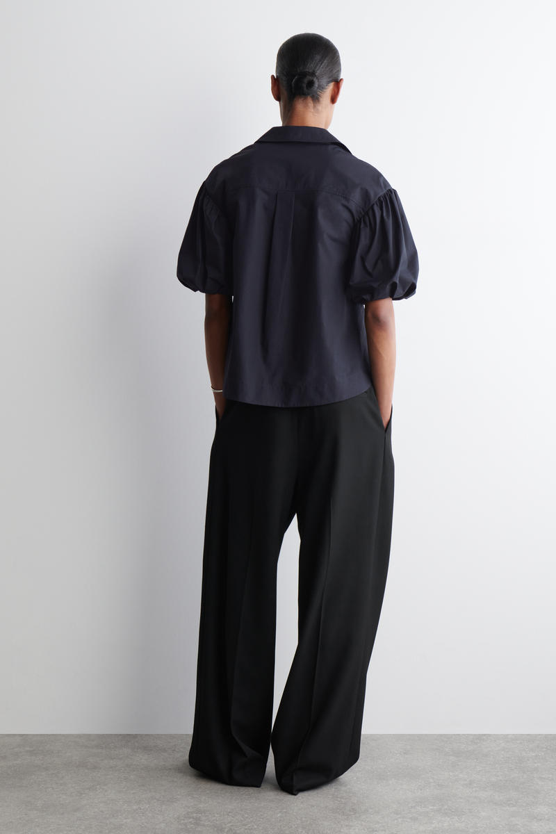 COS パフスリーブコットンシャツ