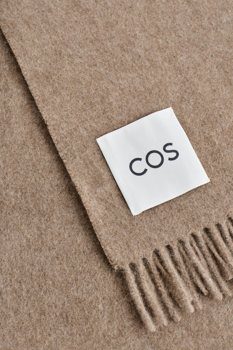 COS カシミヤマフラー