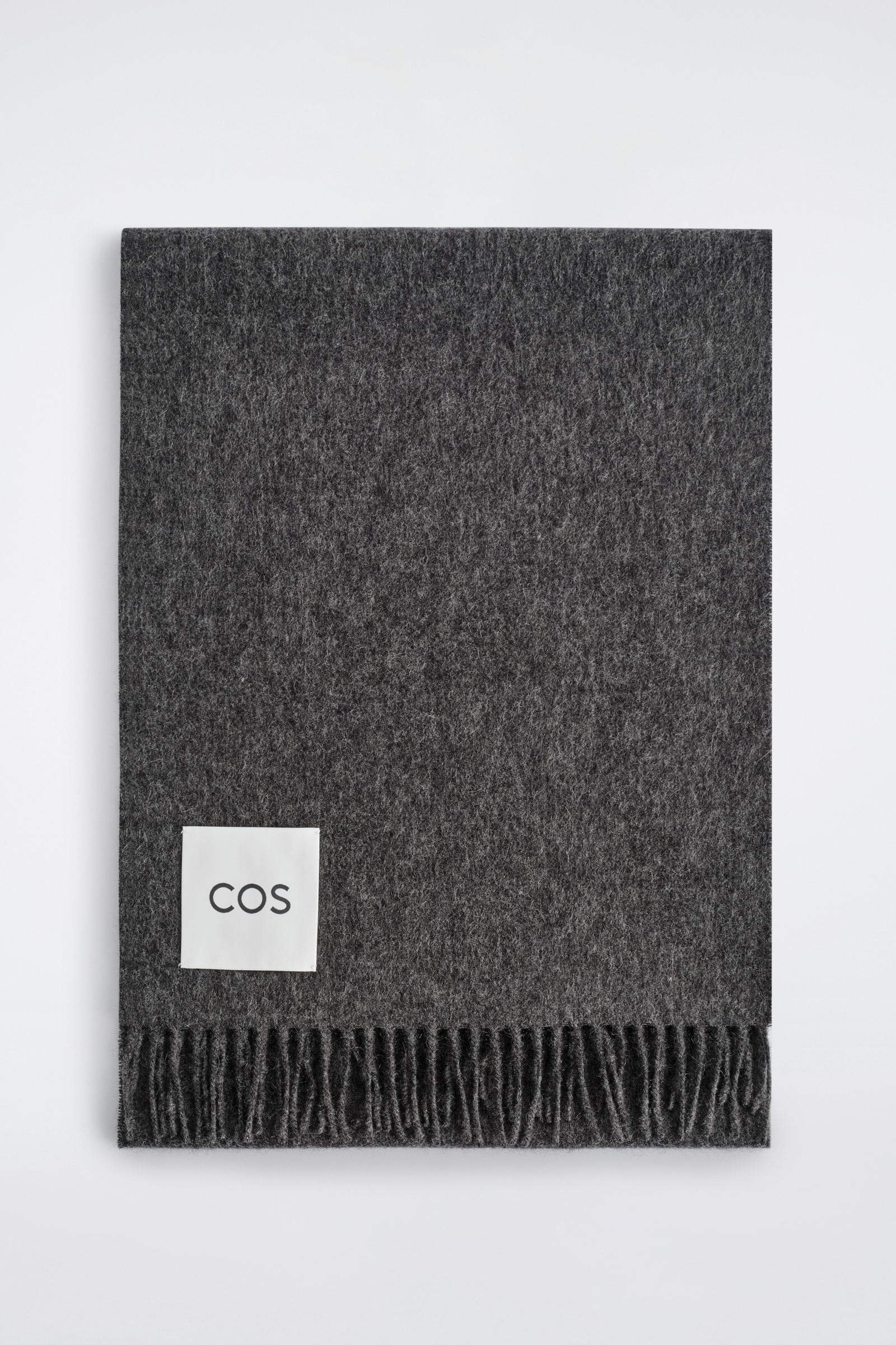 CASHMERE SCARF カシミヤマフラー チャコール｜COS コス 公式