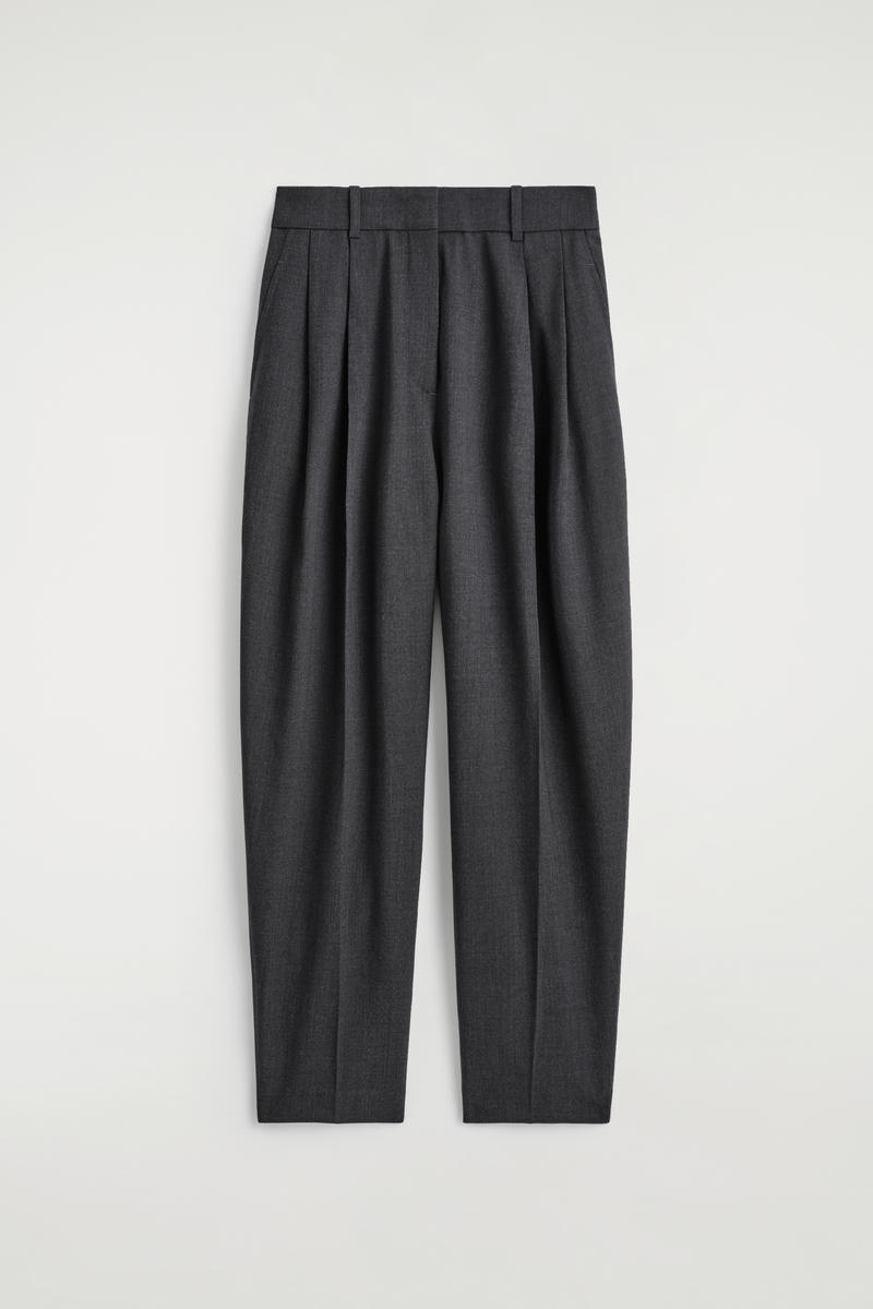 COS プリーツ入り ウールブレンドバレルレッグパンツ