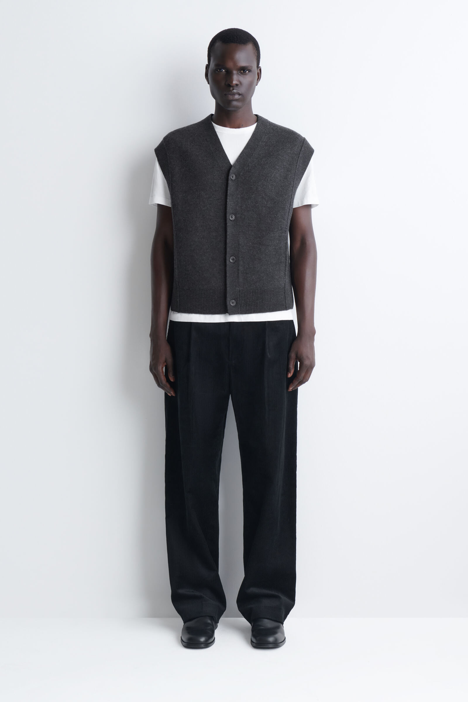 BUTTONED BOILED-WOOL VEST ボタン付きボイルドウールベスト