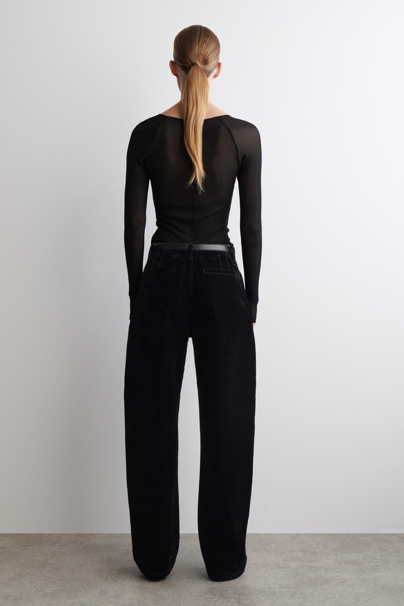 COS フロック加工デニムバレルレッグパンツ