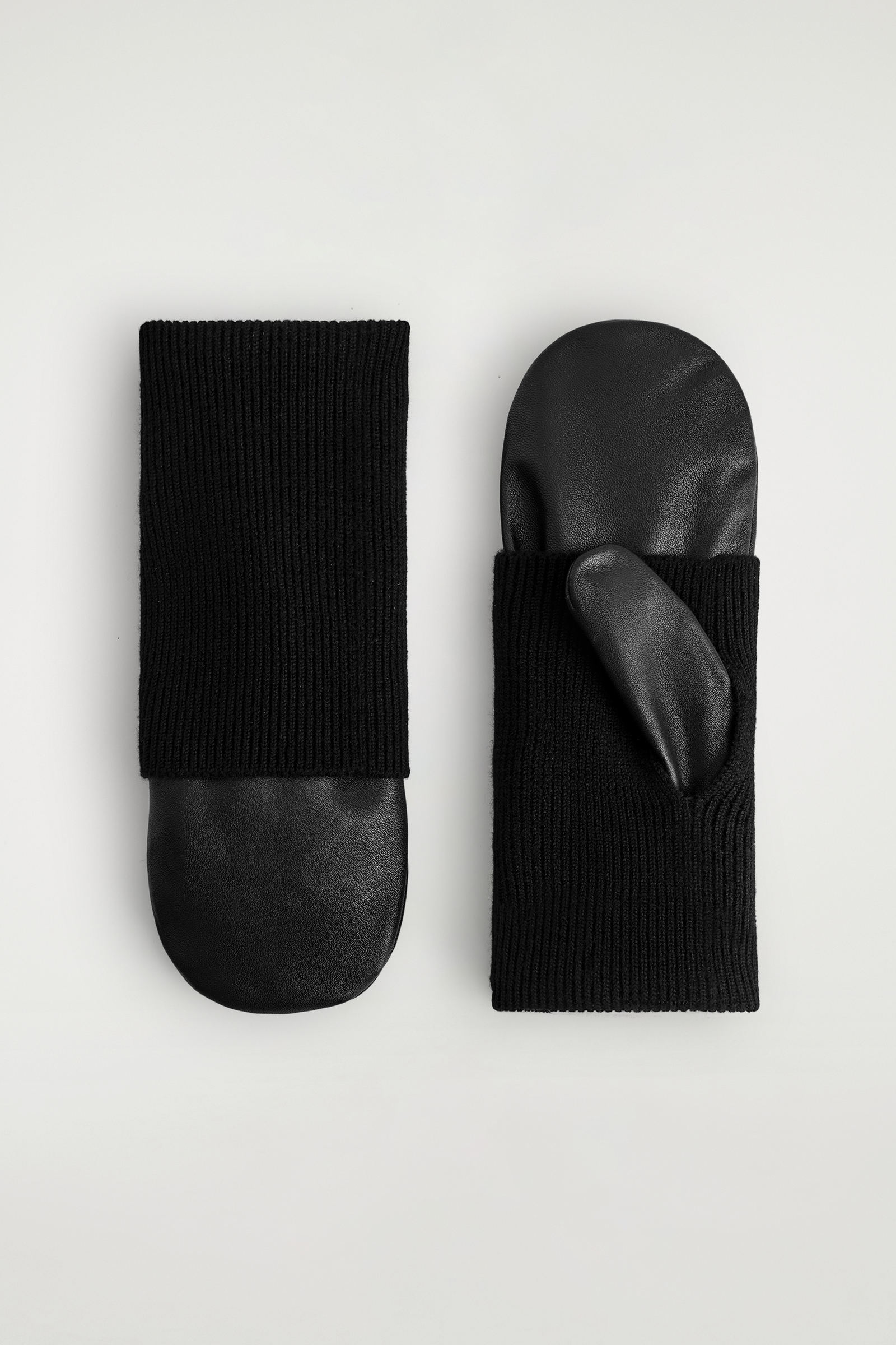 WOOL-CUFF LEATHER MITTENS ウールカフレザーミトン ブラック｜COS