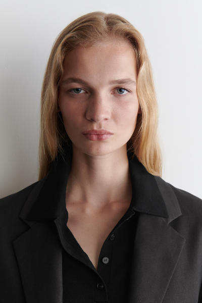 COS メリノウールニットポロ