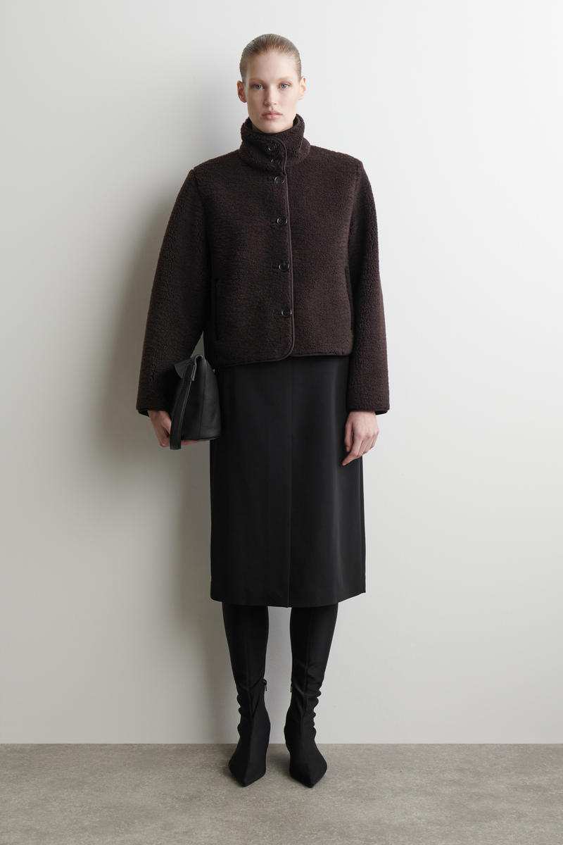 COS ファンネルネックテディージャケット