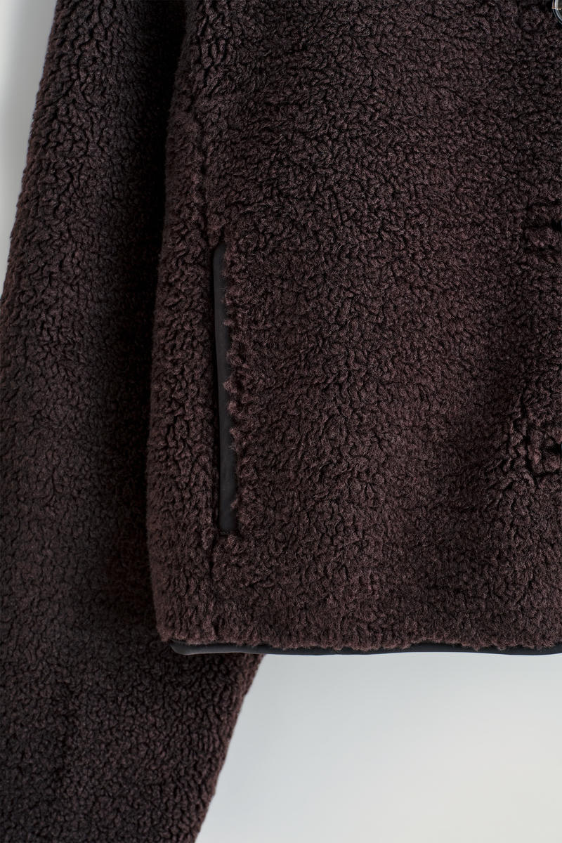 COS ファンネルネックテディージャケット