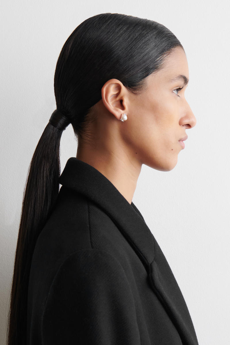 COS ミスマッチ レクタングル パールイヤリング