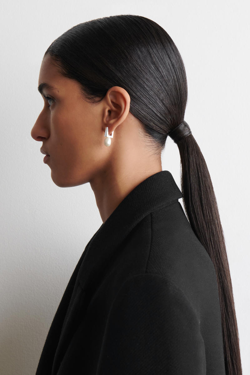 COS ミスマッチ レクタングル パールイヤリング