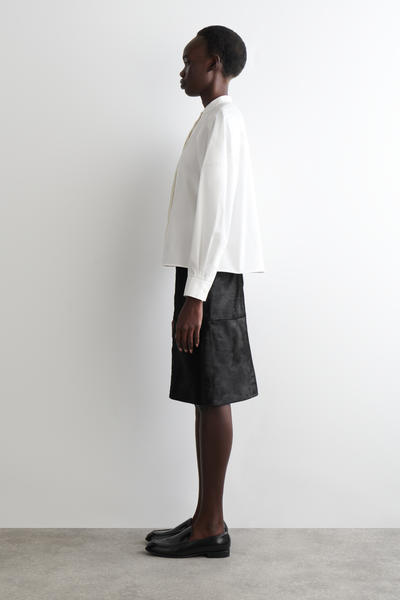 COS ノーカラーコットンシャツ