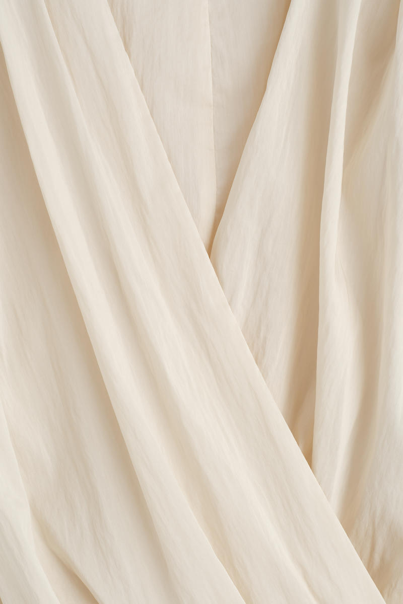 GATHERED WRAP-OVER BLOUSE ギャザードラップブラウス エクリュ｜COS 