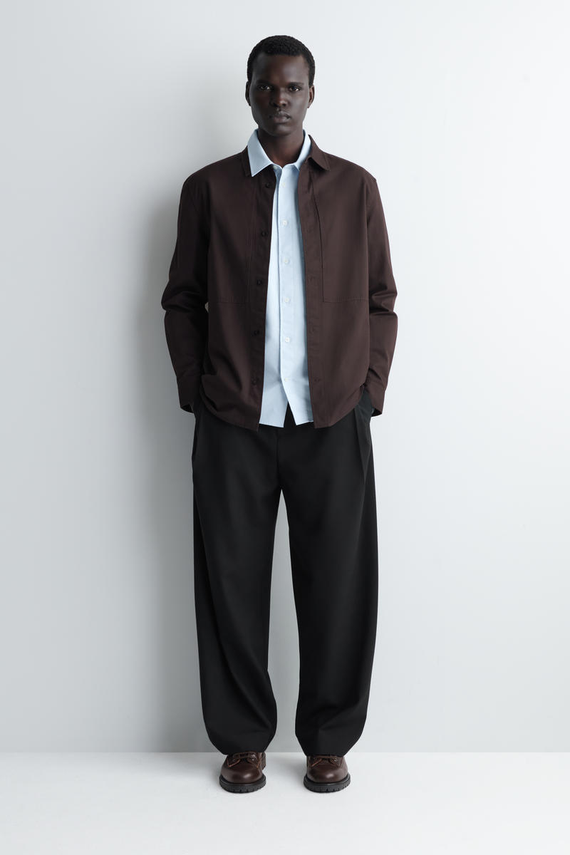 COS ポケット付き コットンシャツ