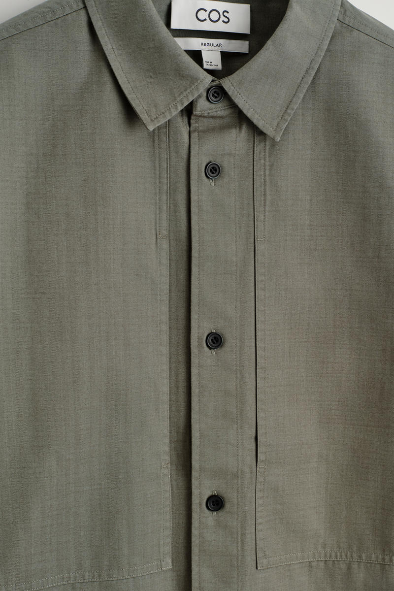 COS ポケット付き コットンシャツ