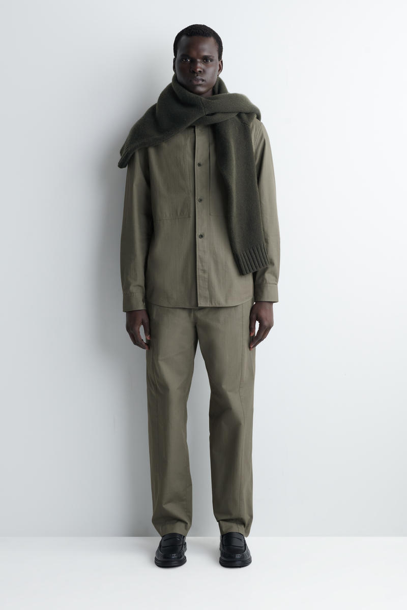 COS ストレートレッグパンツ - コットン素材