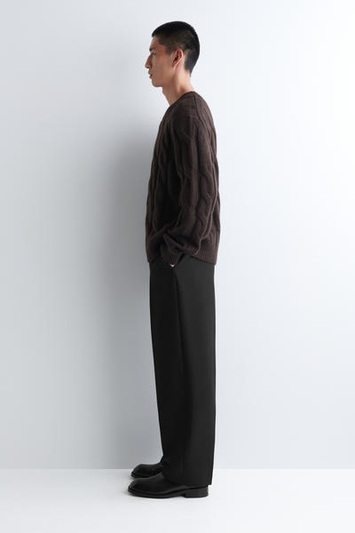 COS ケーブルニットウールクルーネックセーター