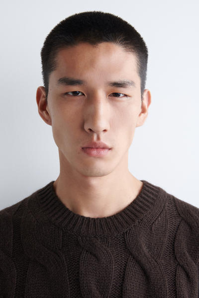 COS ケーブルニットウールクルーネックセーター