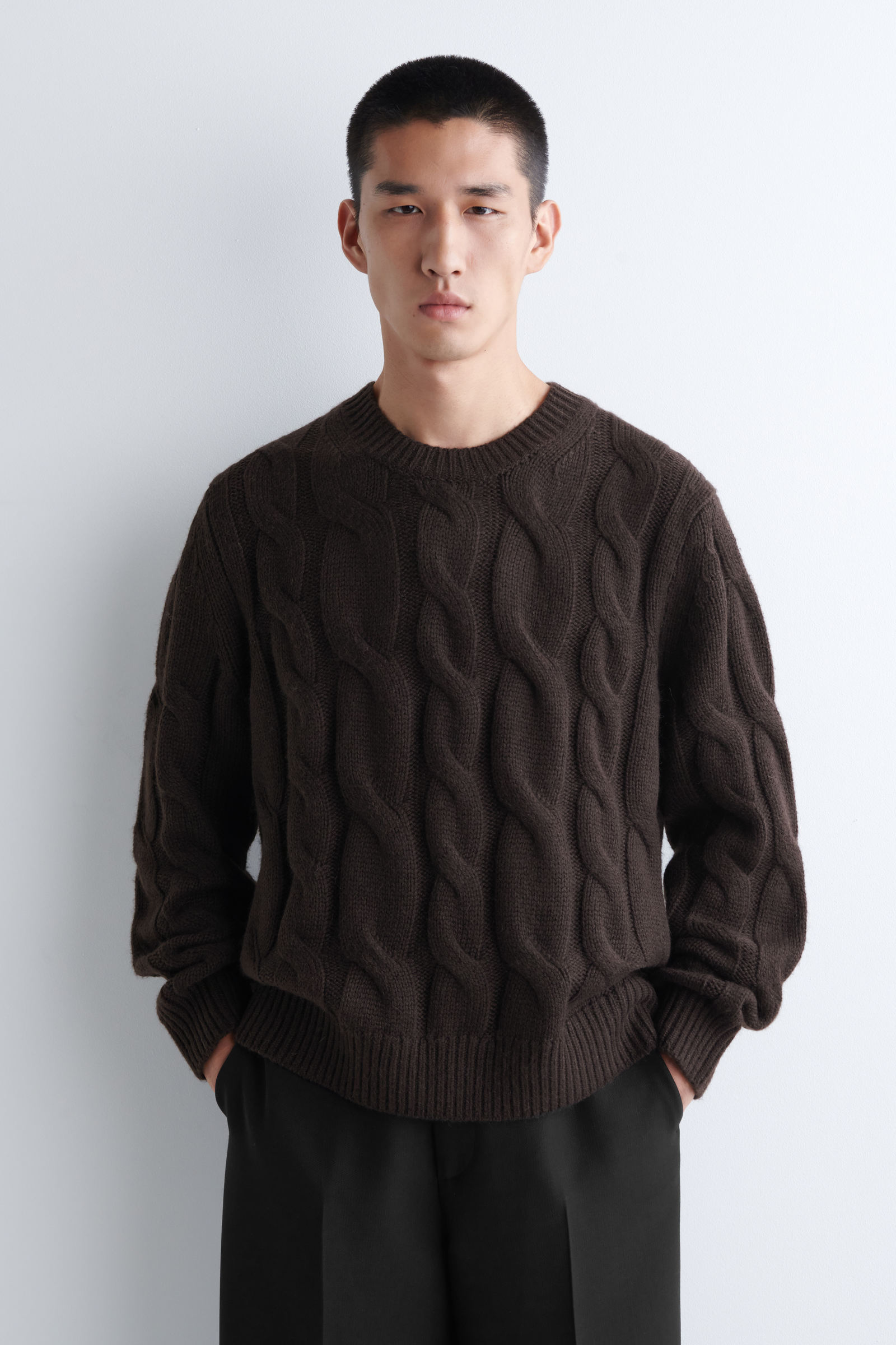 CABLE-KNIT WOOL CREW-NECK JUMPER ケーブルニットウールクルーネック