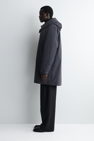 COS テクニカルナイロン素材のフードコート