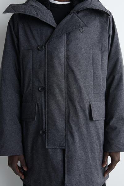 COS テクニカルナイロン素材のフードコート