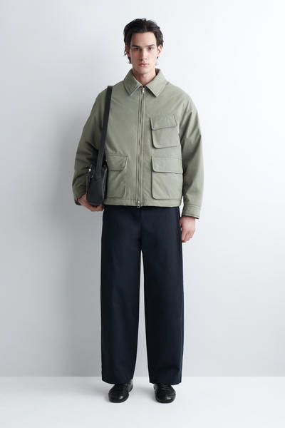 COS クラシッククロスボディバッグ - レザー 