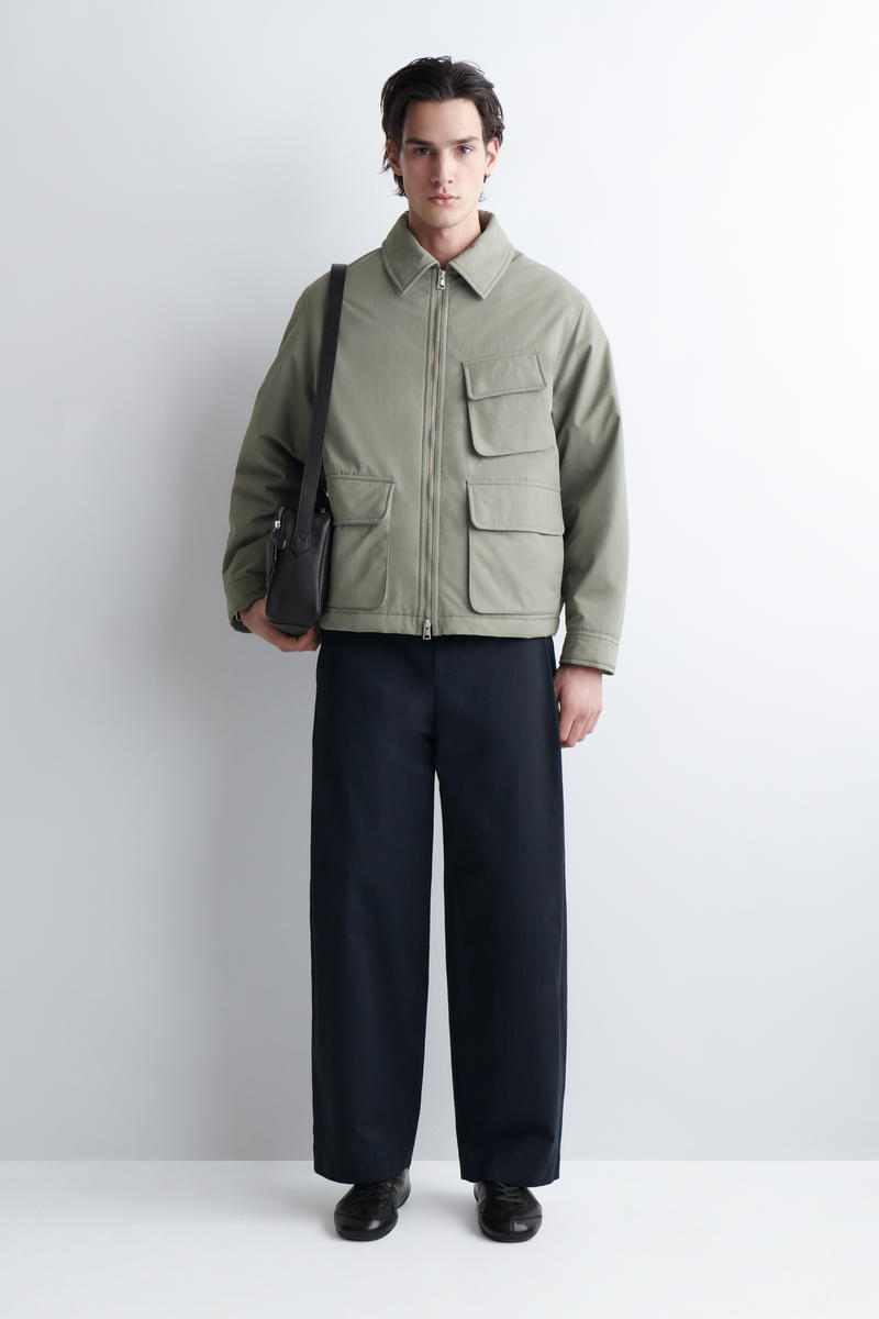 COS クラシッククロスボディバッグ - レザー 