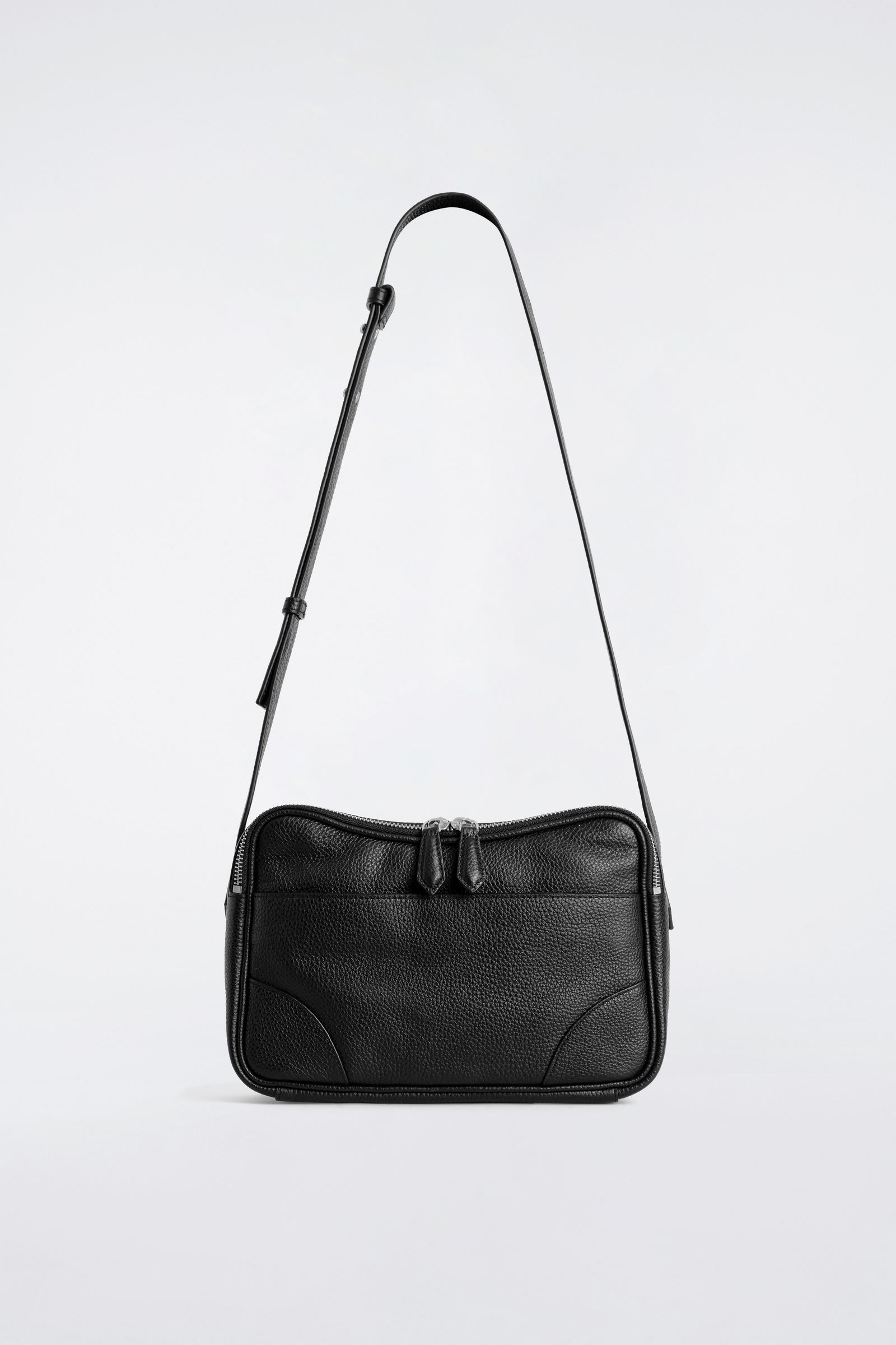 COS ブラック クロスボディバッグ　レザー PLINTH CROSSBODY BAG - LEATHER PLINTH レザー クロスボディバッグ