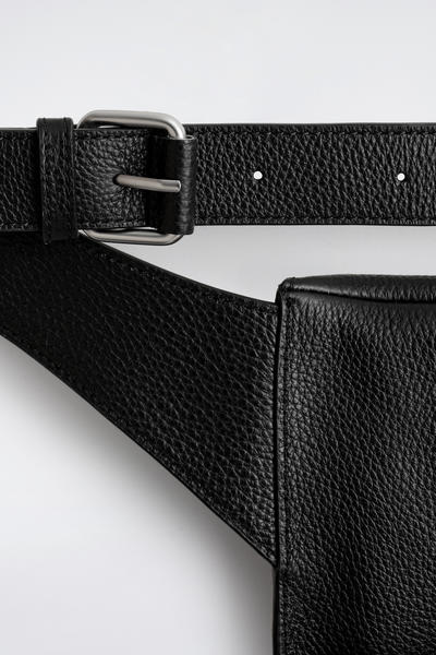 COS BRUNSWICK ベルトバッグ - クロコ調スエード