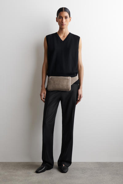 COS BRUNSWICK ベルトバッグ - クロコ調スエード