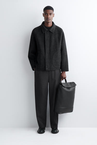 COS クラシック レザー バックパック