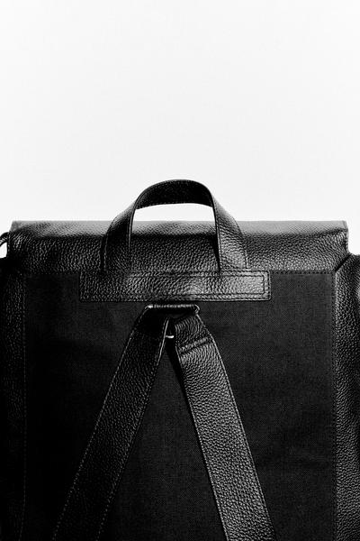 COS クラシック レザー バックパック