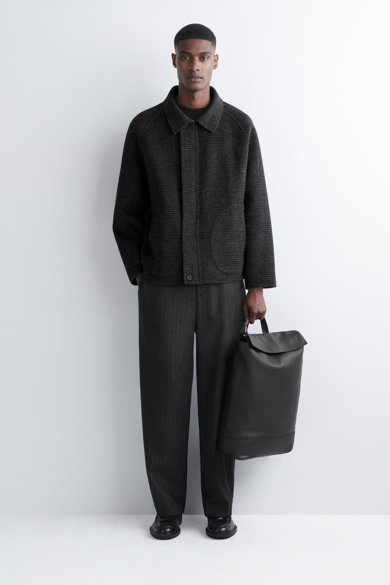 COS クラシック レザー バックパック